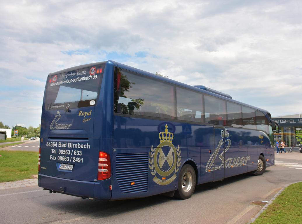 Mercedes Tourismo von Bauer Reisen aus der BRD 2018 in Krems.