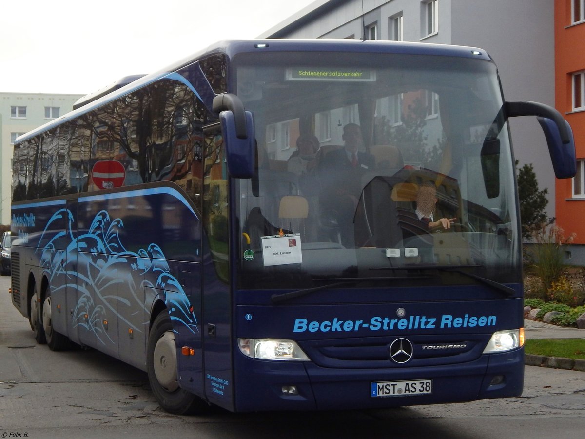 Mercedes Tourismo von Becker-Strelitz Reisen aus Deutschland in Sassnitz.