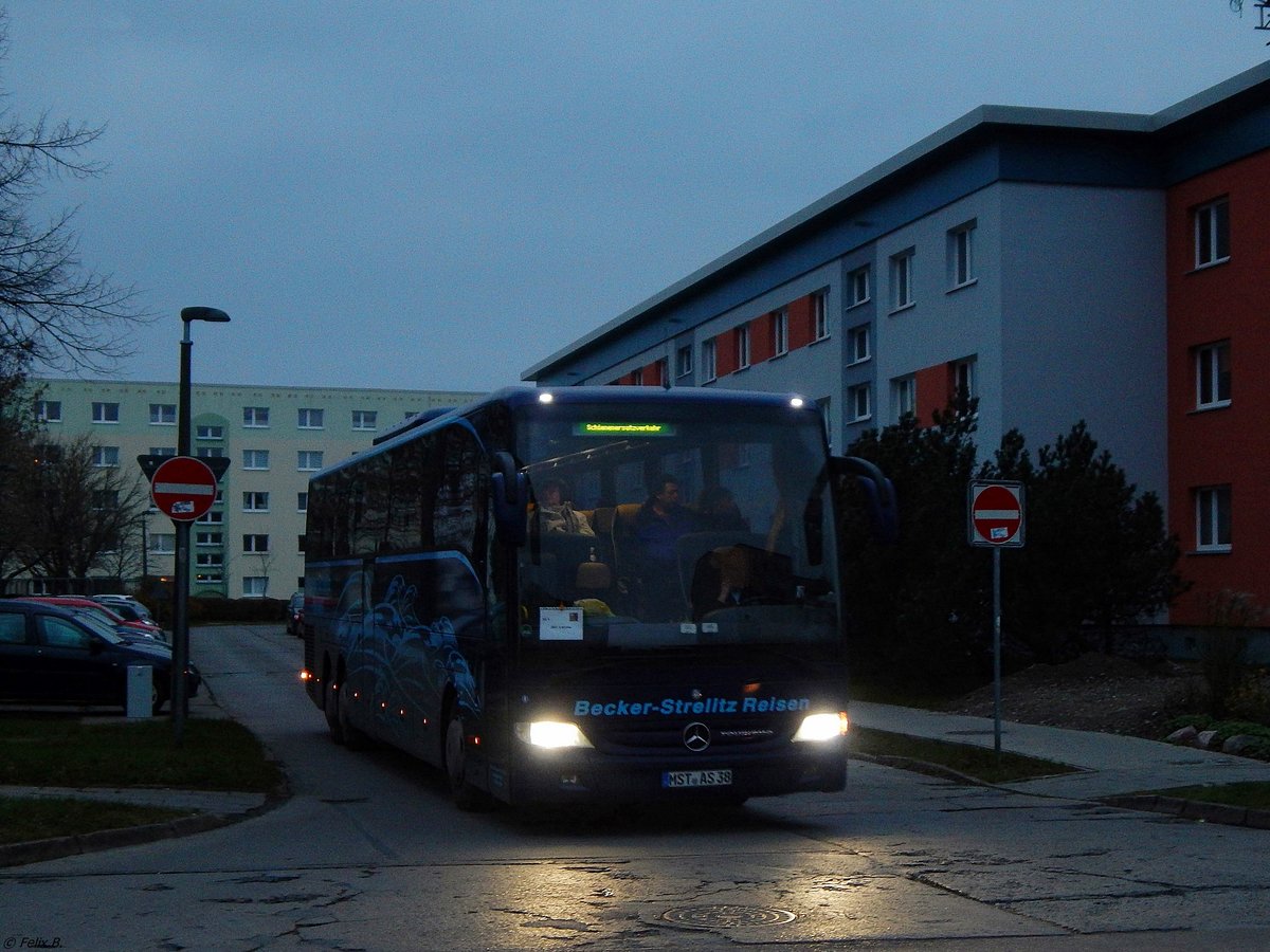 Mercedes Tourismo von Becker-Strelitz Reisen aus Deutschland in Sassnitz. 