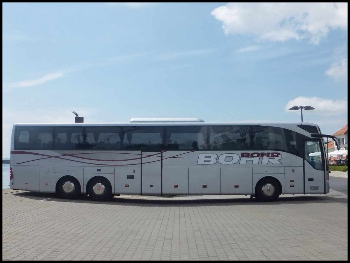 Mercedes Tourismo von Bohr aus Deutschland im Stadthafen Sassnitz.