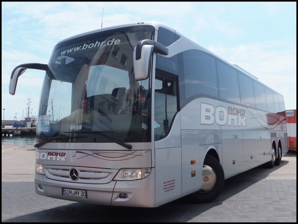 Mercedes Tourismo von Bohr aus Deutschland im Stadthafen Sassnitz.