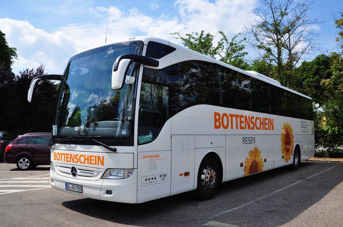 Mercedes Tourismo von Bottenschein Reisen aus der BRD in Krems gesehen.