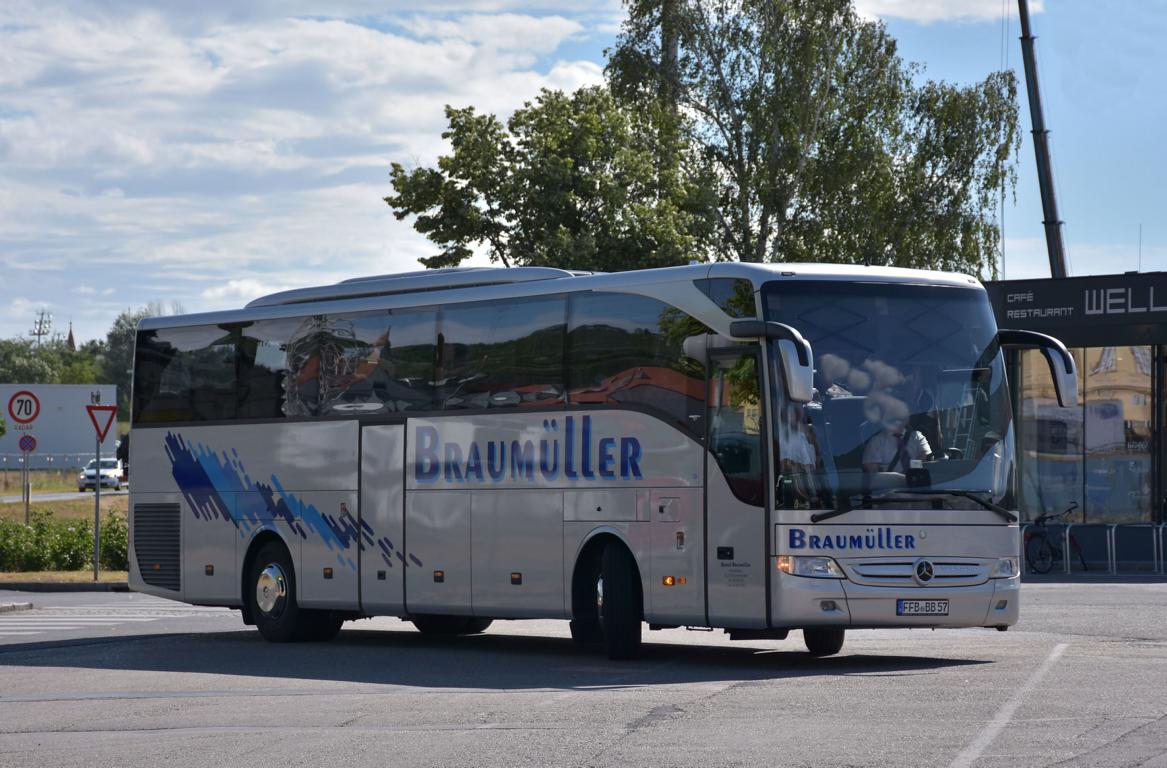 Mercedes Tourismo von Braumller Reisen aus der BRD 06/2017 in Krems.