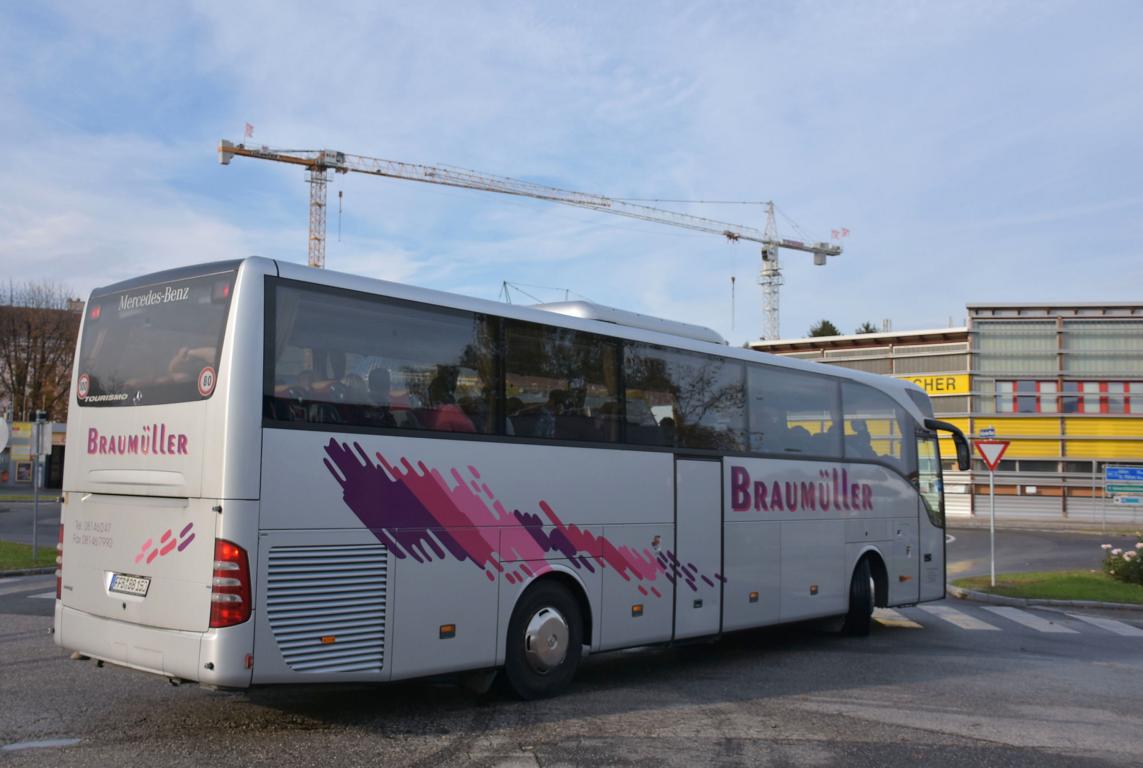 Mercedes Tourismo von Braumller Reisen aus der BRD im Okt 2017 in Krems.