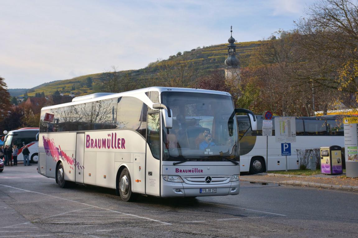 Mercedes Tourismo von Braumller Reisen aus der BRD im Okt 2017 in Krems.