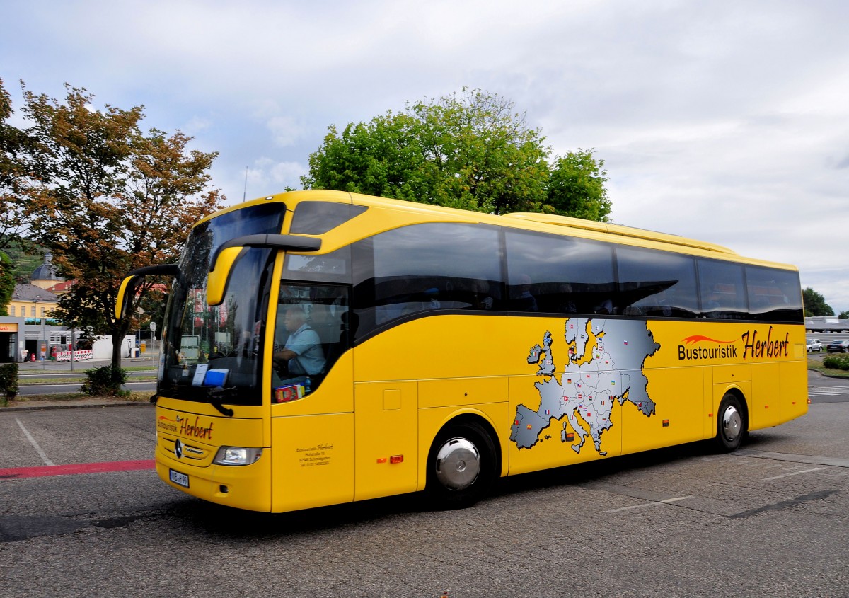 Mercedes Tourismo von der Bustouristik Herbert aus der BRD in Krems gesehen.