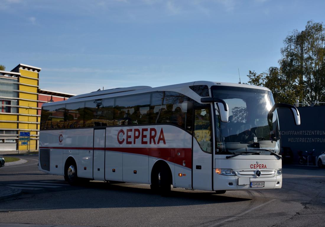 Mercedes Tourismo von CEPERA Reisen aus sterreich 10/2017 in Krems.