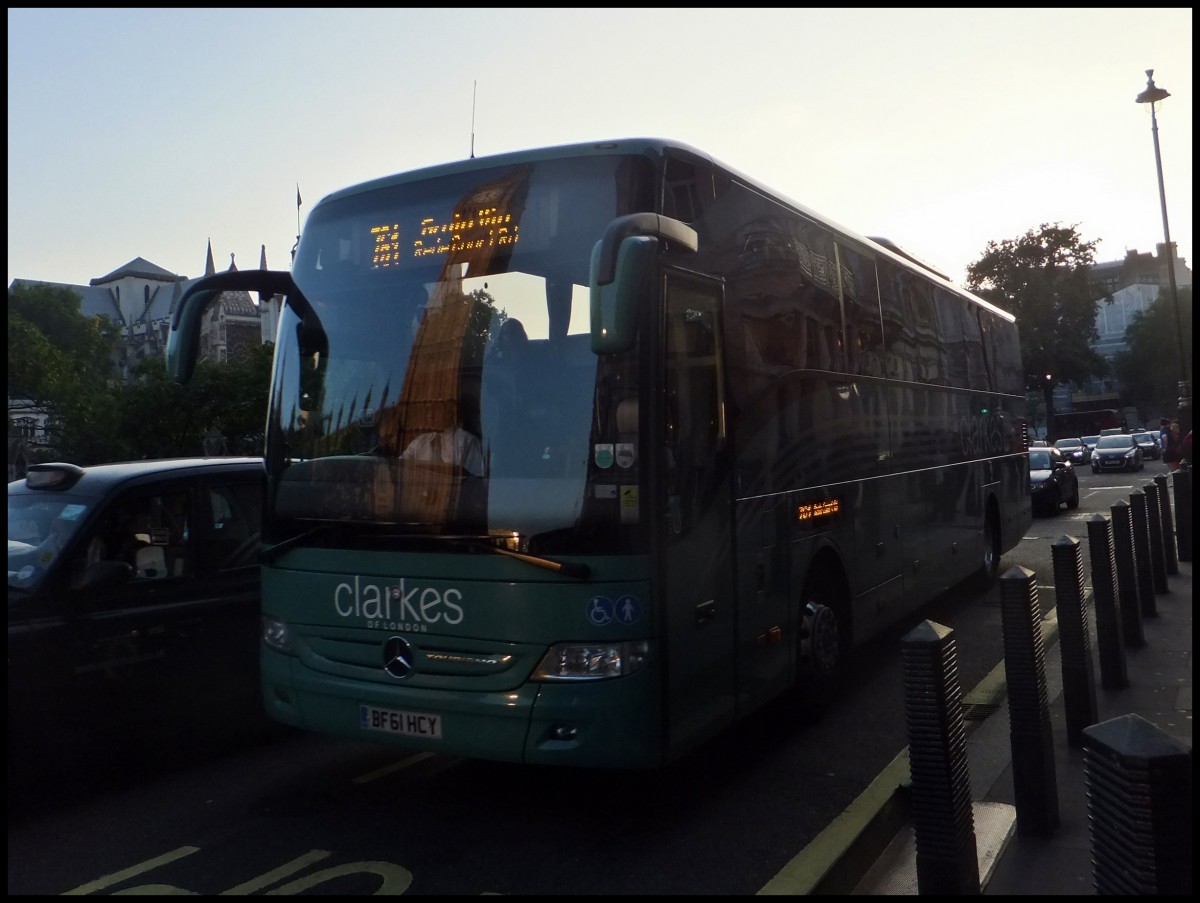 Mercedes Tourismo von Clarkes aus England in London.