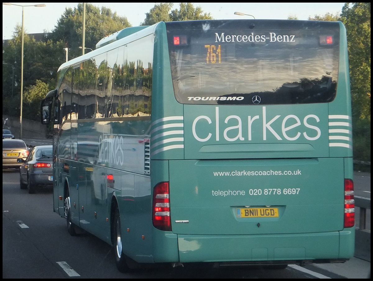 Mercedes Tourismo von Clarkes aus England in London.