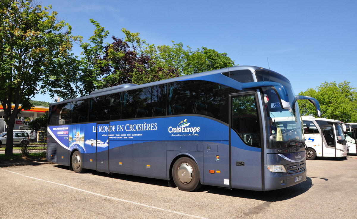 Mercedes Tourismo von Croisi Europe aus Frankreich in Krems gesehen.