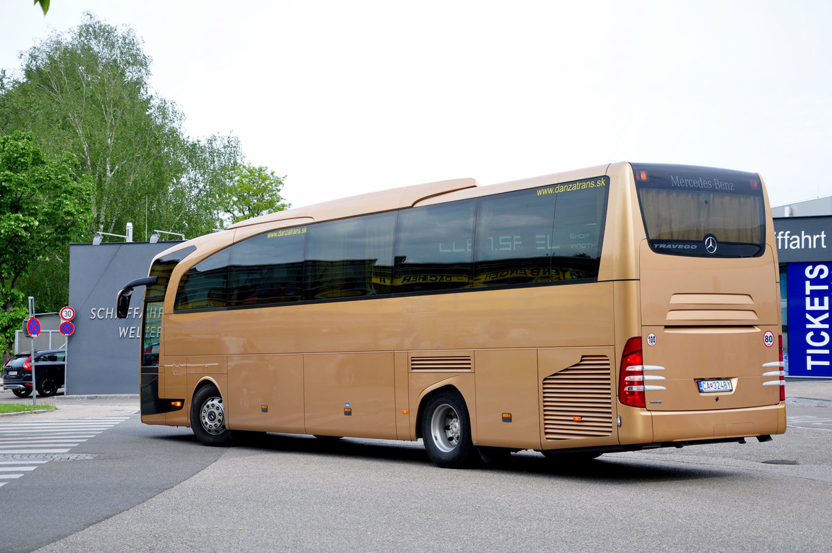 Mercedes Tourismo von Danza Trans aus der SK in Krems gesehen.