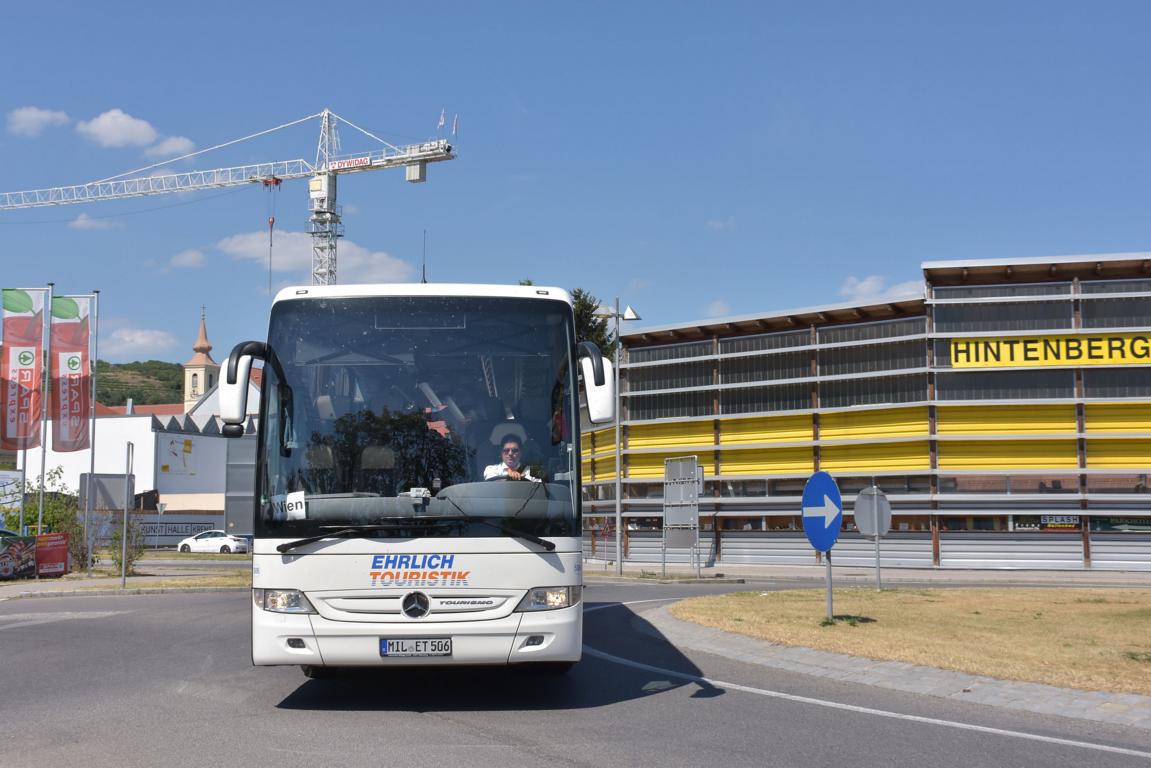 Mercedes Tourismo von Ehrlich Reisen aus der BRD 06/2017 in Krems.