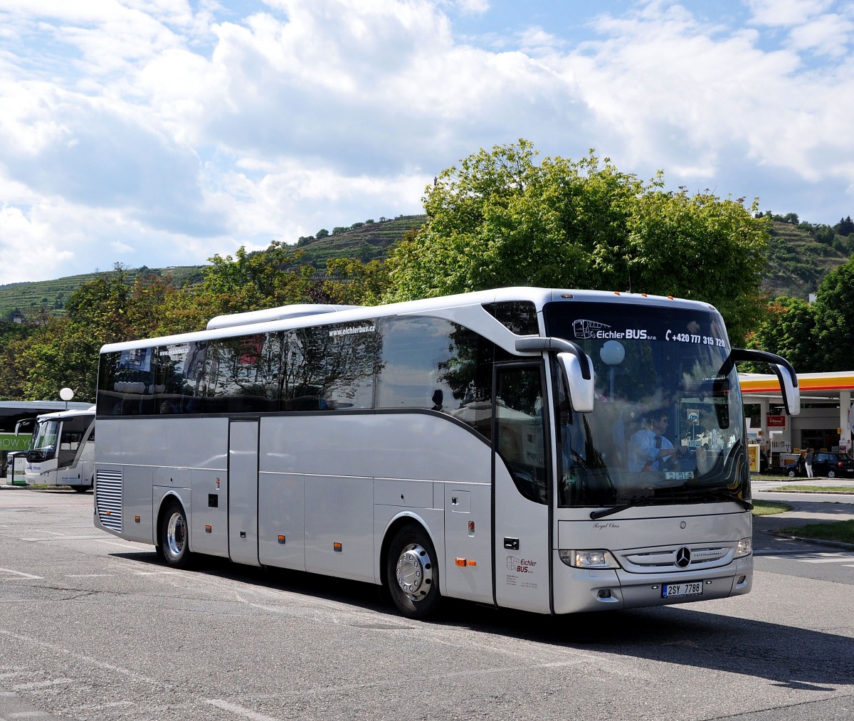 Mercedes Tourismo von Eichler Reisen aus Ungarn im Juni 2015 in Krems gesehen.