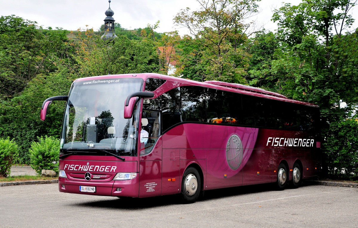 Mercedes Tourismo von Fischwenger Reisen aus sterreich im Juni 2015 in Krems gesehen.