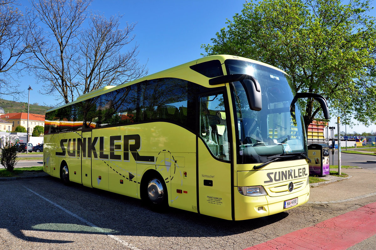 Mercedes Tourismo von Franz Sunkler Reisen aus sterreich in Krems gesehen.