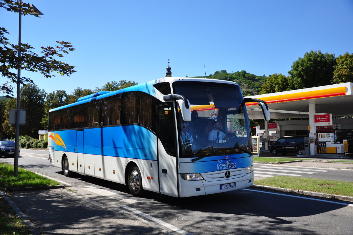 Mercedes Tourismo von Freibus aus der SK in Krems unterwegs.