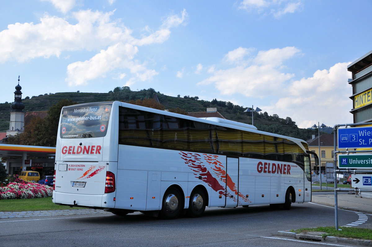 Mercedes Tourismo von GELDNER Reisen aus sterreich in Krems gesehen.