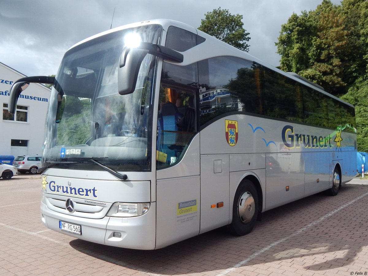 Mercedes Tourismo von Grunert aus Deutschland im Stadthafen Sassnitz.