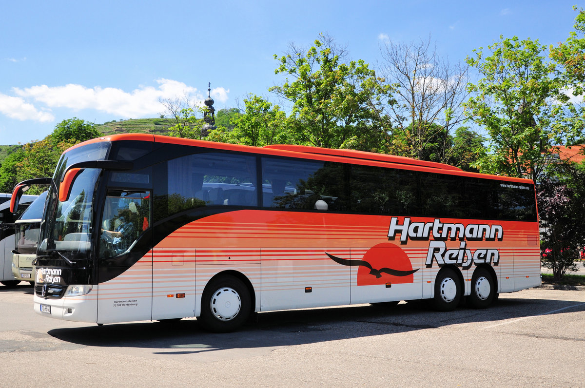 Mercedes Tourismo von Hartmann Reisen aus der BRD in Krems gesehen. 