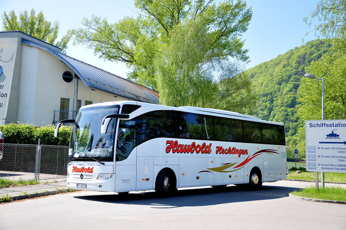 Mercedes Tourismo von Haubold Reisen aus der BRD in Drnstein/Niedersterreich gesehen.