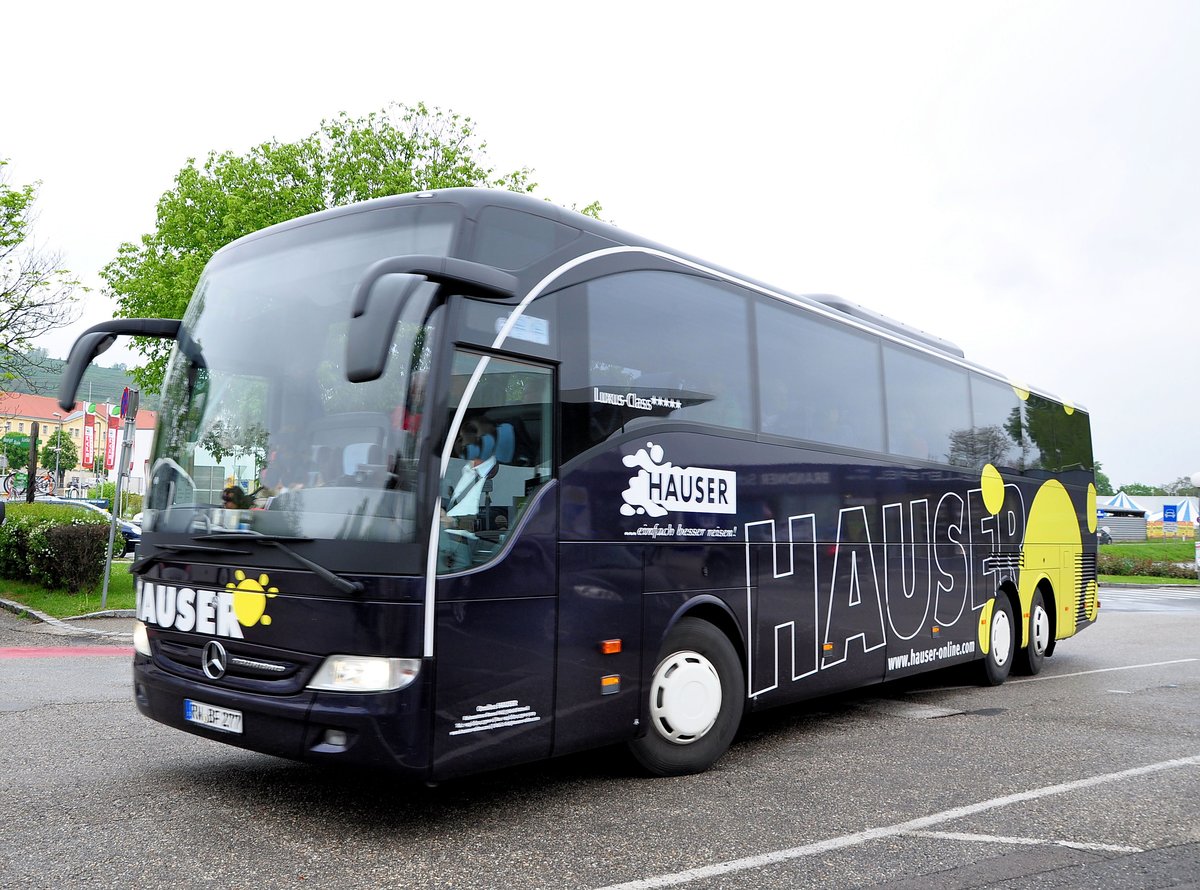 Mercedes Tourismo von Hauser Reisen aus der BRD in Krems gesehen.