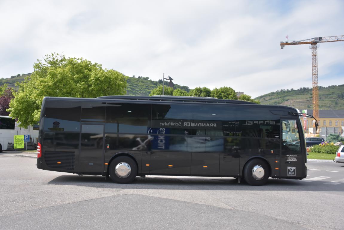 Mercedes Tourismo von der HESS Bustouristik aus der BRD in Krems.