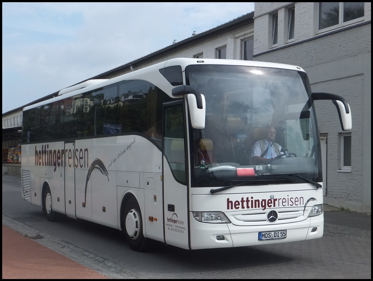 Mercedes Tourismo von Hettinger aus Deutschland im Stadthafen Sassnitz.