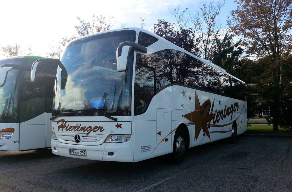 Mercedes Tourismo von Hieringer Reisen aus der BRD 2017 in Krems.