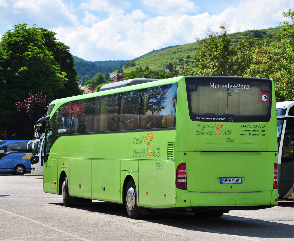 Mercedes Tourismo von Horvath Busz aus Ungarn in Krems gesehen.