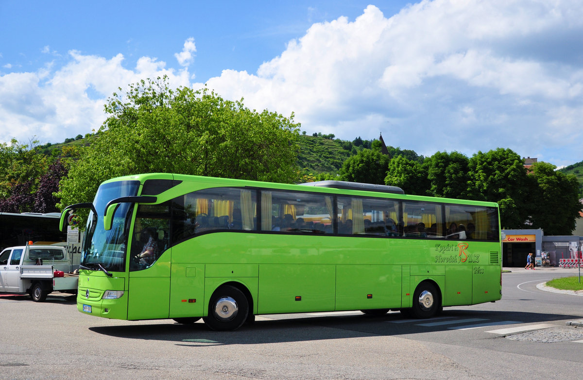 Mercedes Tourismo von Horvath Busz aus Ungarn in Krems gesehen.