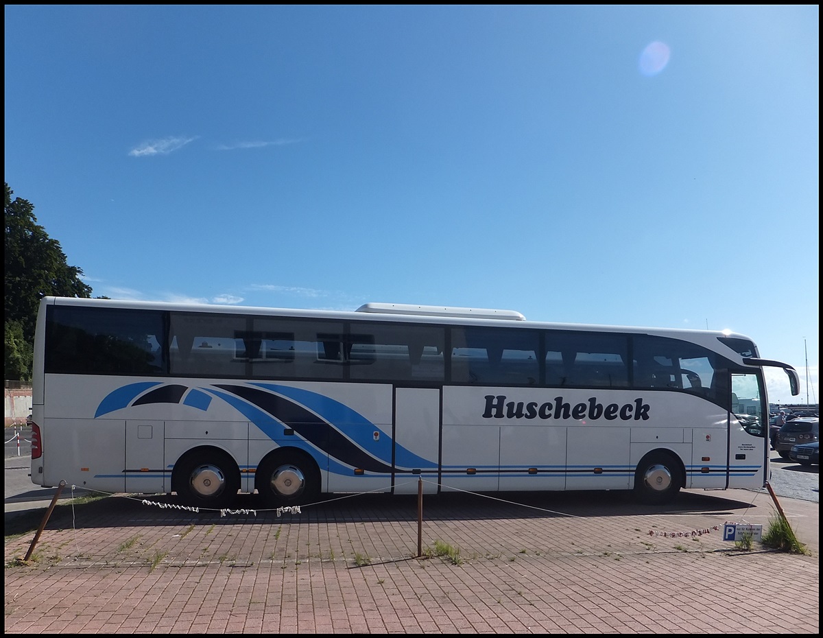 Mercedes Tourismo von Huschebeck aus Deutschland im Stadthafen Sassnitz.