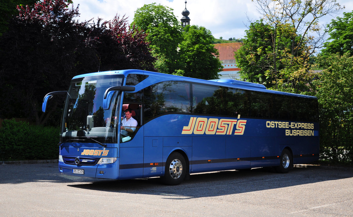 Mercedes Tourismo von JOOST`s Busreisen aus der BRD in Krems gesehen.