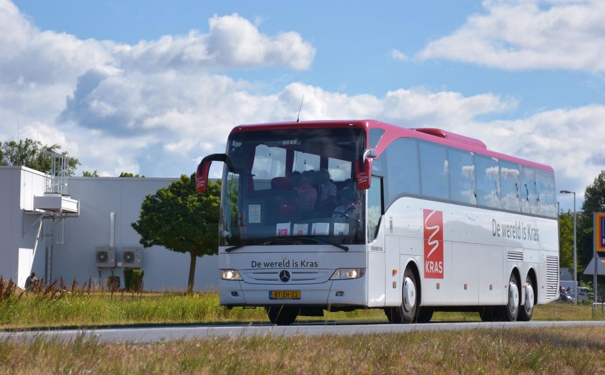 Mercedes Tourismo von KRAS Reisen aus den NL 2017 in Krems.