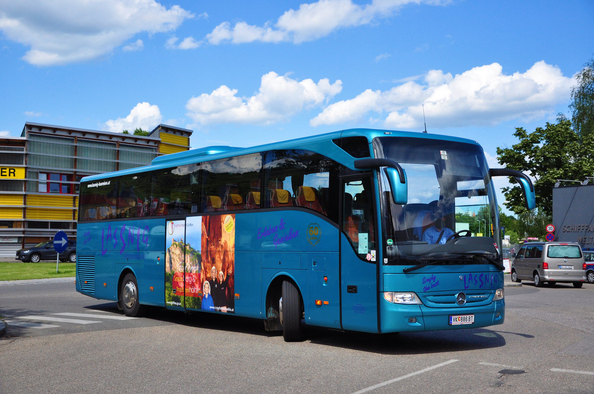 Mercedes Tourismo von Lassnig Reisen aus sterreich in Krems gesehen.