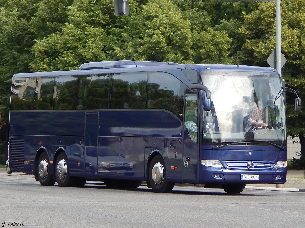 Mercedes Tourismo vom Limousinen- und Chauffeurservice Barthel aus Deutschland in Berlin.