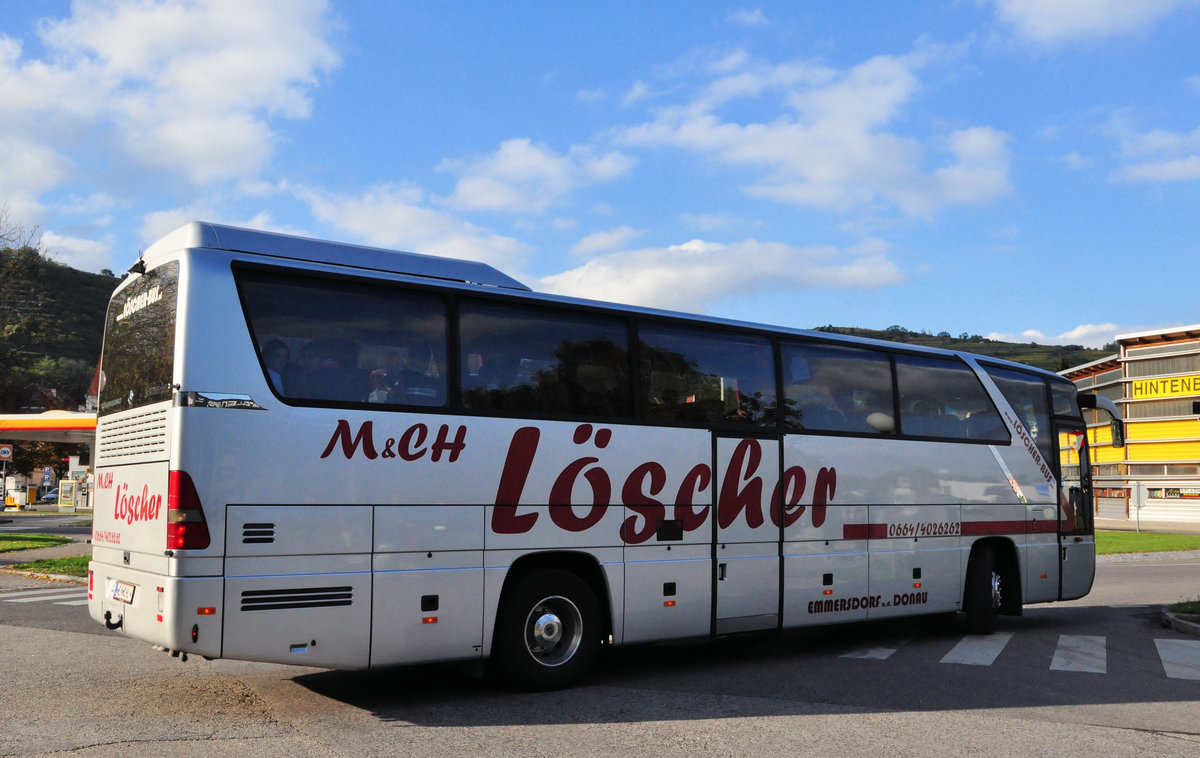 Mercedes Tourismo von Lscher Reisen aus sterreich in Krems gesehen.