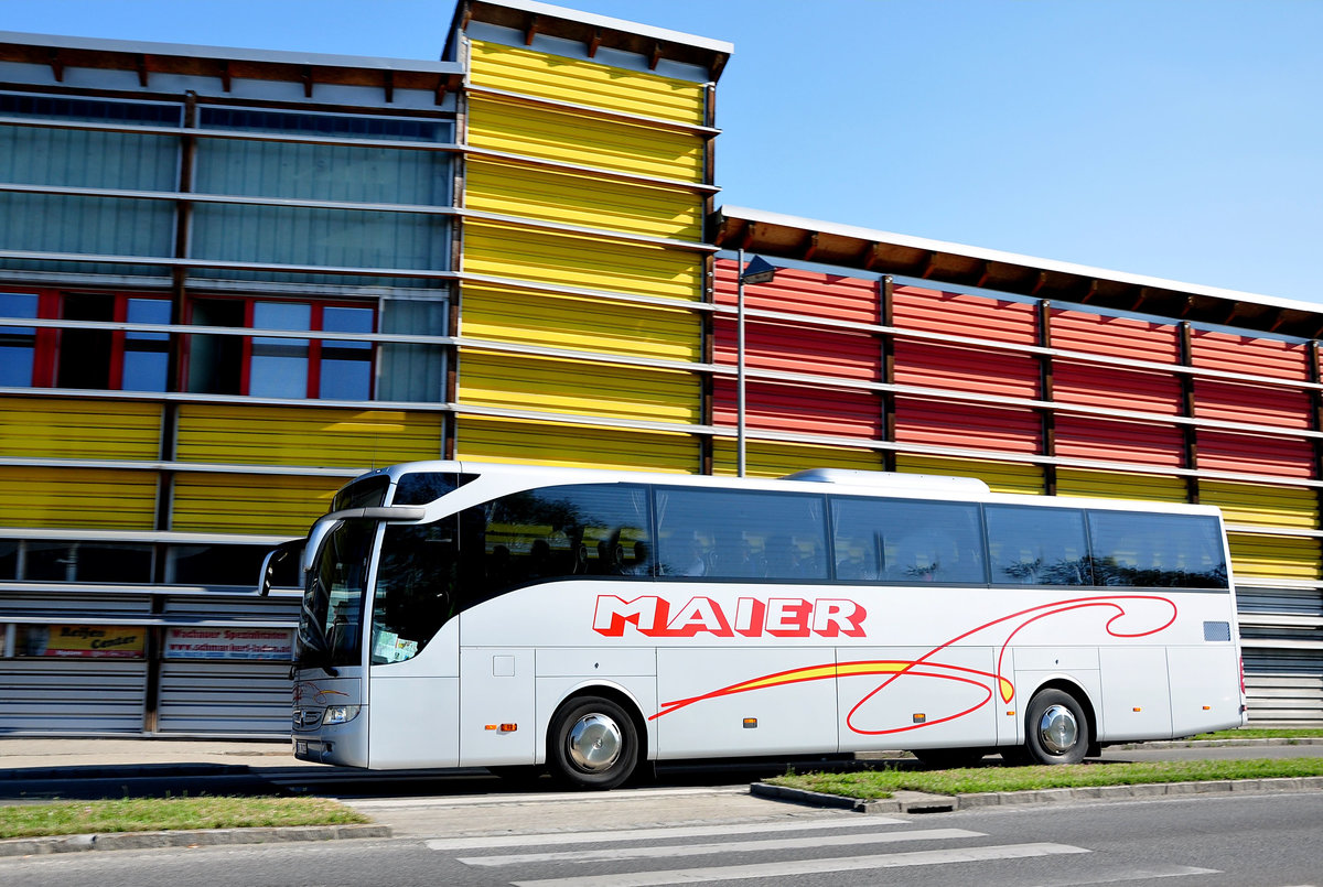 Mercedes Tourismo von Maier Reisen aus der BRD in Krems gesehen.