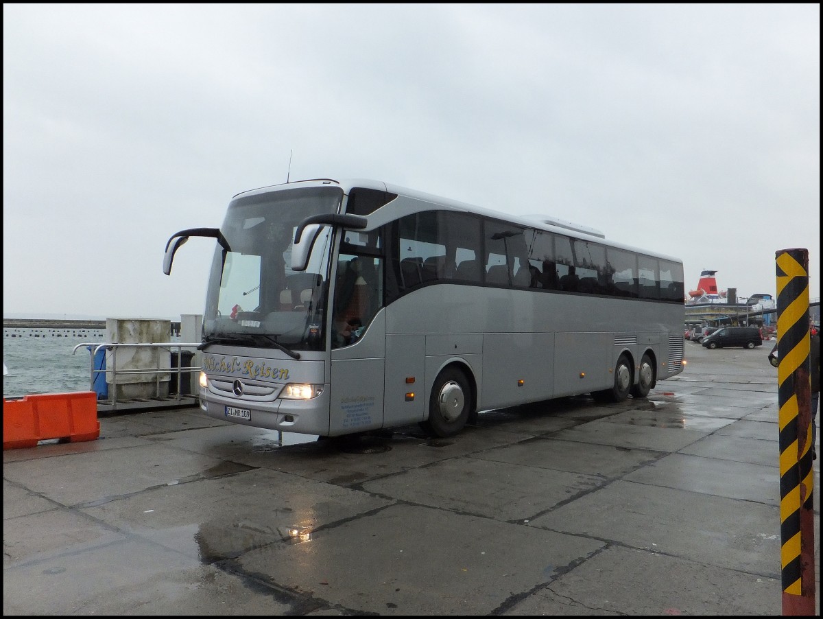 Mercedes Tourismo von Michel-Reisen aus Deutschland im Stadthafen Sassnitz.