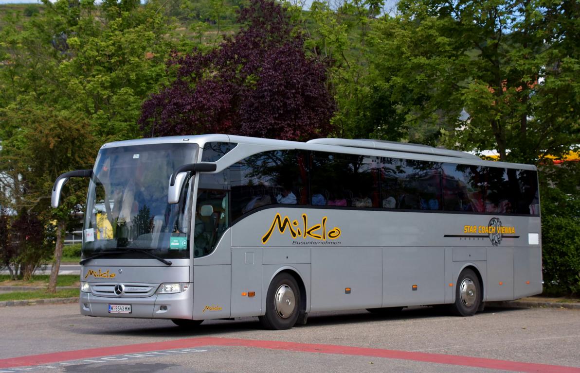 Mercedes Tourismo von Miklo Reisen aus Wien in Krems.