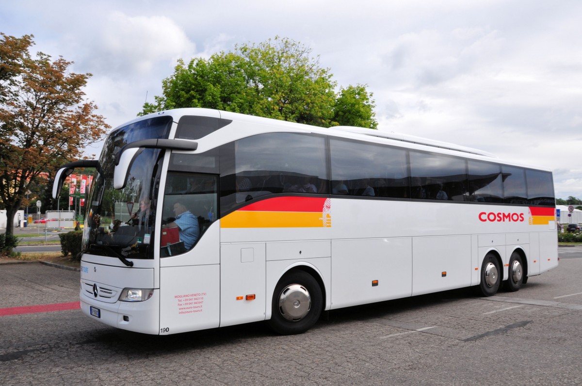 Mercedes Tourismo von Mogliano Tours aus Italien in Krems gesehen.

Viele Bus,US-Trucks,Grauwal,Landschafts + Kaktusbilder auf meiner Webseite eingestellt.www.bus-bahn-truck.at