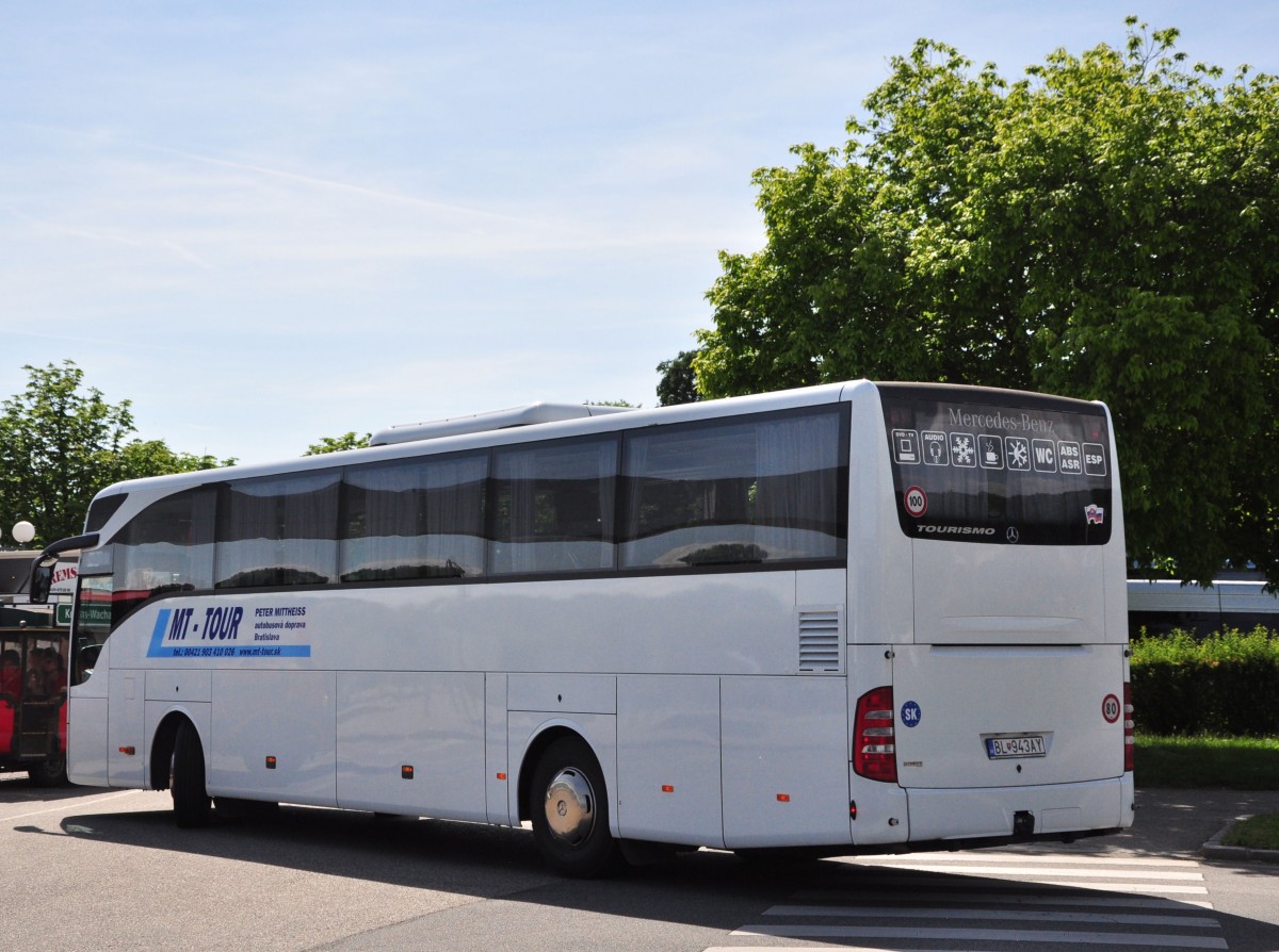 Mercedes Tourismo von MT-Tour aus der SK im Mai 2015 in Krems gesehen.