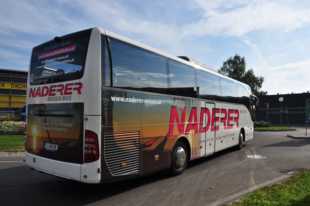 Mercedes Tourismo von Naderer Reisen aus sterreich in Krems.