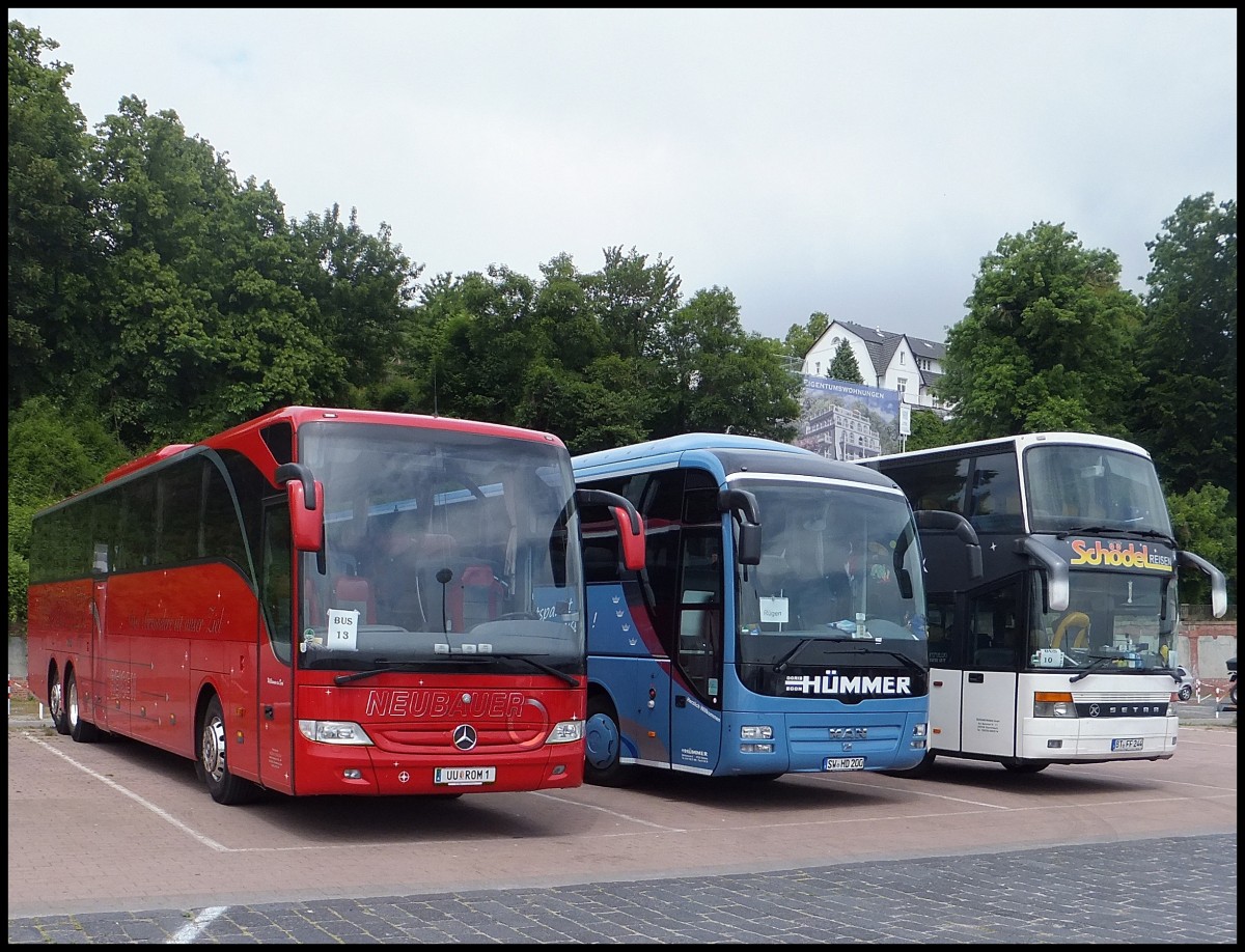 Mercedes Tourismo von Neubauer aus sterreich und MAN Lion's Coach von Hmmer aus Deutschland und Setra 328 DT von Schdel-Reisen (ex Eurobus ch) aus Deutschland im Stadthafen Sassnitz.