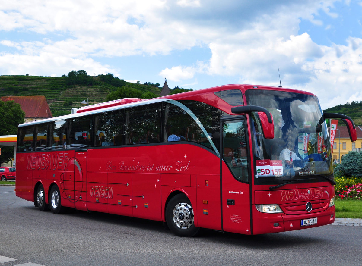 Mercedes Tourismo von Neubauer Reisen aus Obersterreich in Krems gesehen.