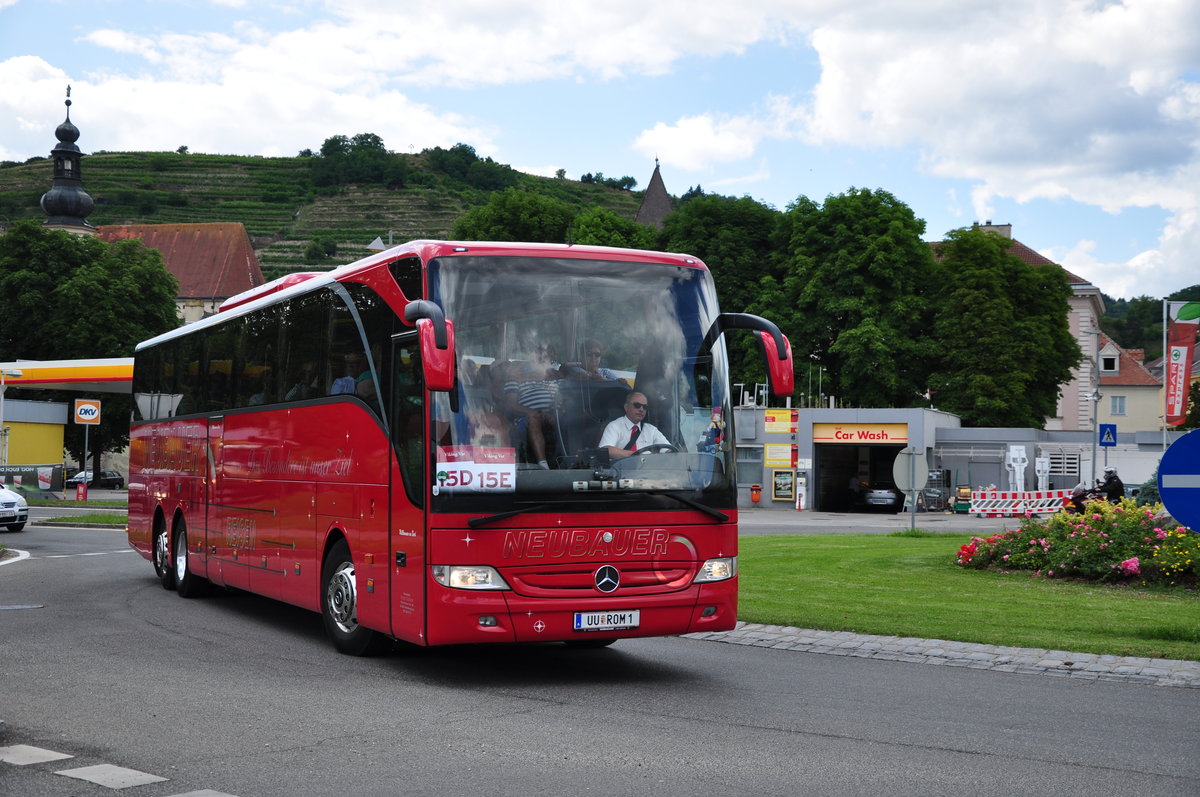 Mercedes Tourismo von Neubauer Reisen aus Obersterreich in Krems gesehen.