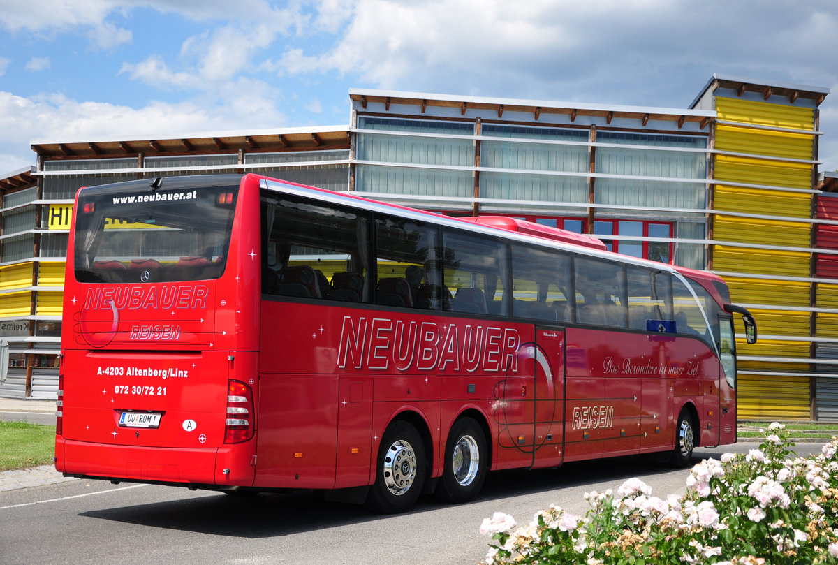 Mercedes Tourismo von Neubauer Reisen aus Obersterreich in Krems gesehen.