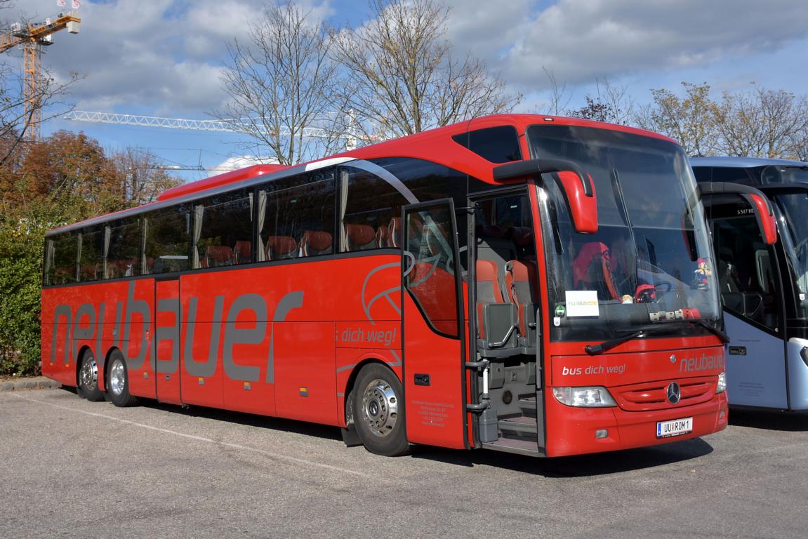 Mercedes Tourismo von Neubauer Reisen aus sterreich 10/2017 in Krems.