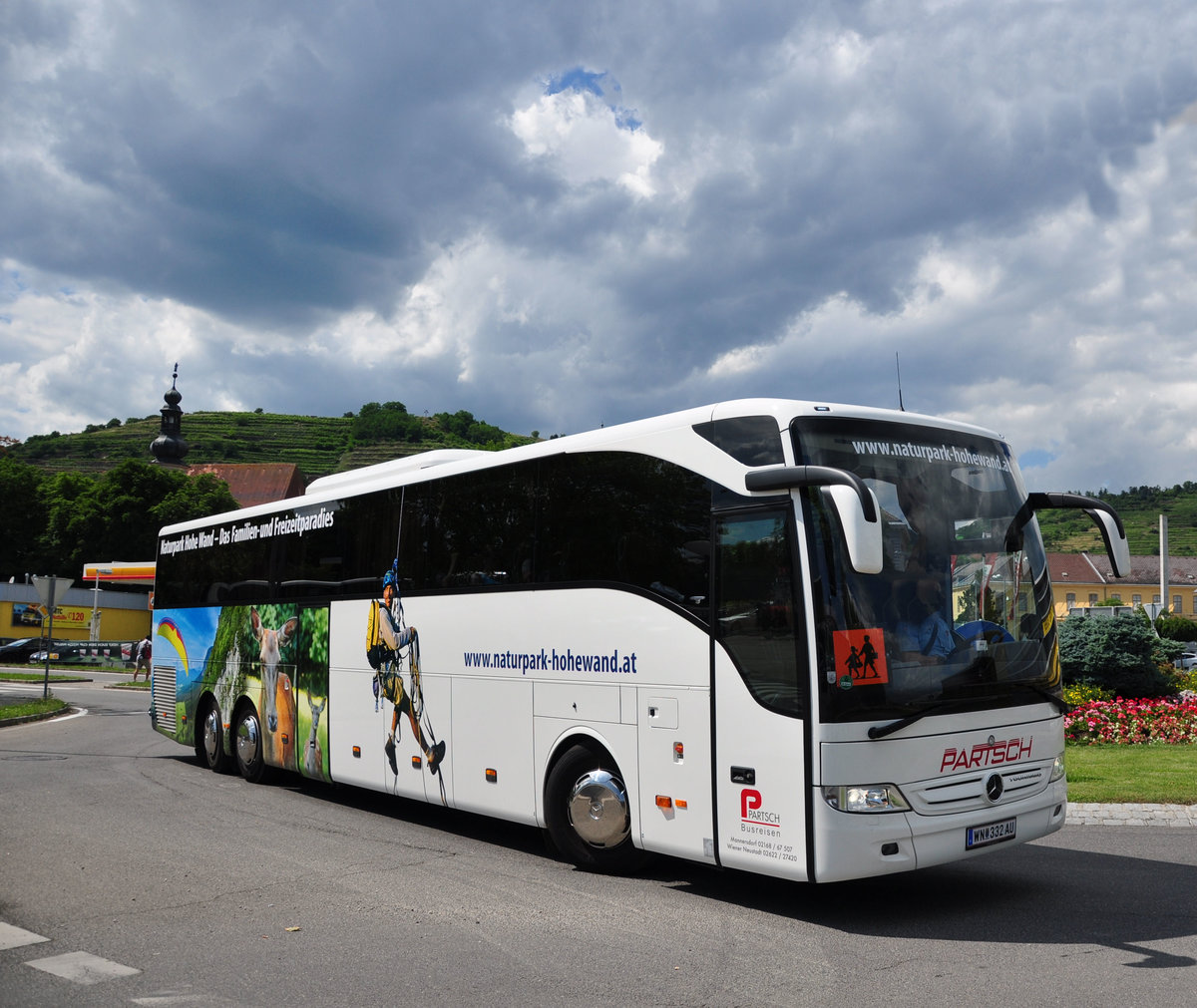 Mercedes Tourismo von Partsch Busreisen aus Niedersterreich in Krems gesehen.