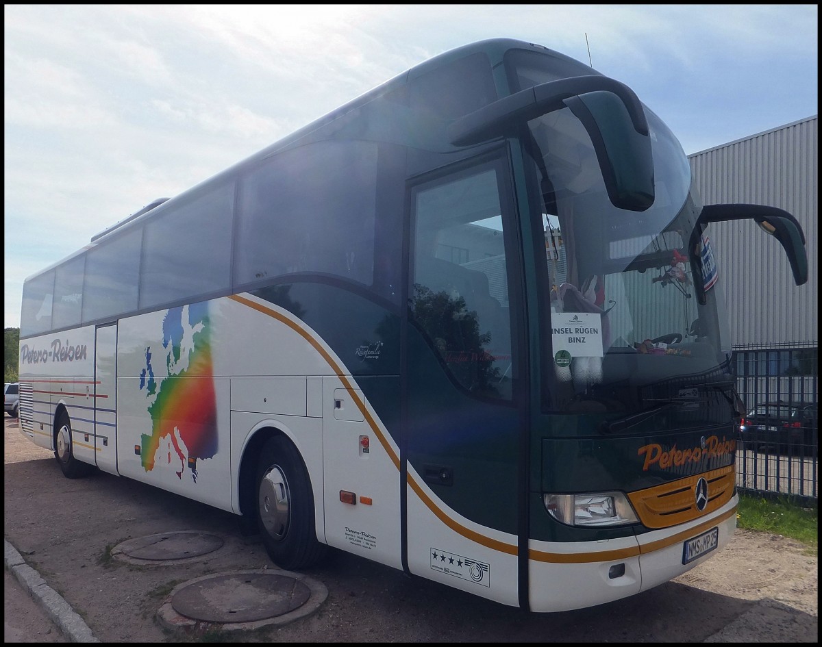 Mercedes Tourismo von Peters-Reisen aus Deutschland im Stadthafen Sassnitz.