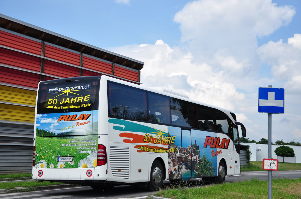 Mercedes Tourismo von Pulay Reisen aus Niedersterreich in Krems unterwegs.